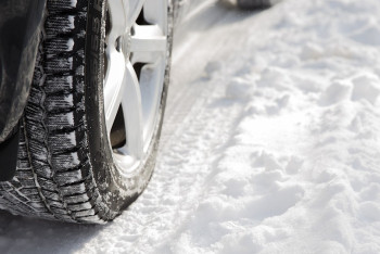 Фотография к новости: Более 230 машин вызволили дорожники из снежного плена