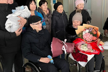 Фотография к новости: У пары инвалидов-колясочников из Актау родился мальчик