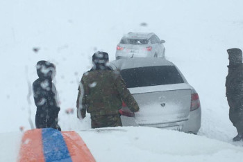 Фотография к новости: На блок-постах скопилось более тысячи автомобилей - МЧС