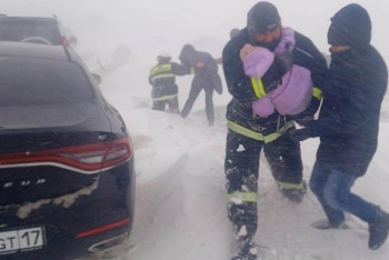 Фотография к новости: В Жамбылской области продолжают спасать людей из снежного плена