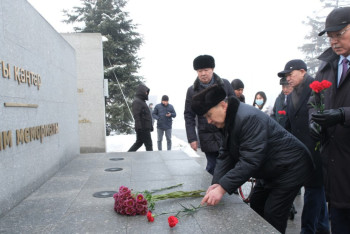 Фотография к новости: В Алматы почтили память погибших во время январских событий