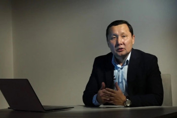 Фотография к новости: Некоторые правозащитники использовали родных погибших в своих целях — Абзал Куспан о "Қаңтаре"