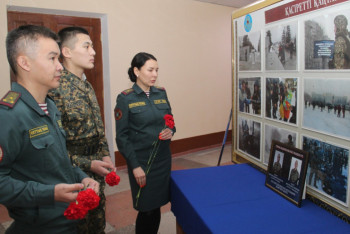 Фотография к новости: Двое военнослужащих погибли, более 400 ранены во время январских событий