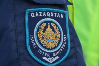 Фотография к новости: Агрессивный посетитель избил охранника торгового центра в Актобе