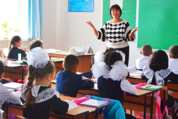 Фотография к новости: На 25% повысили зарплаты казахстанским учителям с 1 января