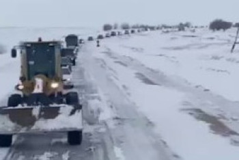Фотография к новости: 80 машин застряли в снегу в Абайской области