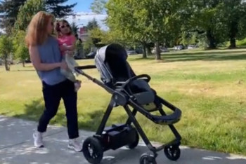 Фотография к новости: Детскую коляску с автопилотом и удалённым управлением разработали в Канаде