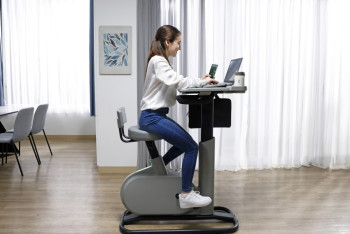 Фотография к новости: Рабочий стол с велотренажёром скоро поступит в продажу по всему миру