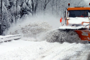 Фотография к новости: Более 4000 сотрудников экстренных служб дежурят на заснеженных трассах