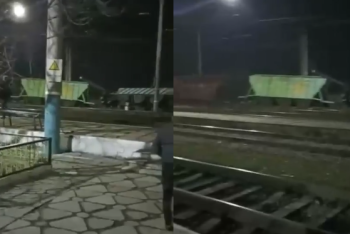 Фотография к новости: Товарный поезд сошёл с рельсов в Туркестанской области: в Сети появилось видео