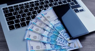 Почти триллион тенге отправили казахстанцы за рубеж в 2022 году