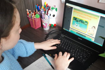 Фотография к новости: Школьников и студентов колледжей перевели на дистанционку в Астане