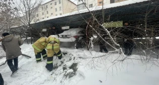 Снегопад стал причиной нескольких ЧП в Шымкенте