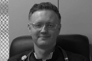 Фотография к новости: Для обвиняемого в убийстве врача Юрия Шумкова запросили 20 лет колонии