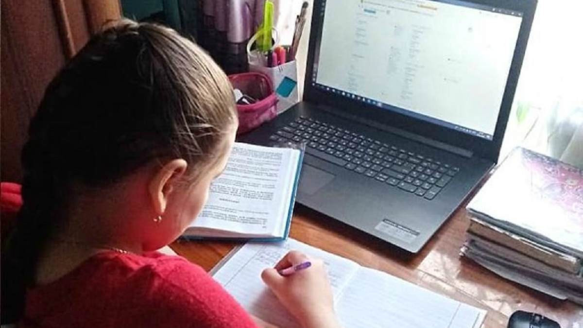 Часть школьников будет учиться дистанционно 12 января в Астане