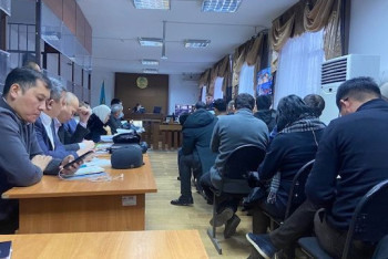 Фотография к новости: Январские события: 27 обвиняемых в Атырау признали вину и подружились с потерпевшими