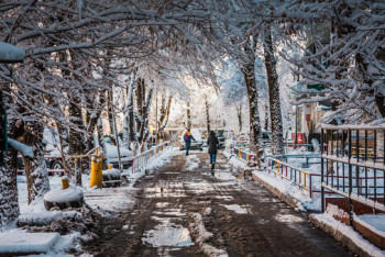 Фотография к новости: В Алматы несколько улиц затопило из-за прорыва водопровода