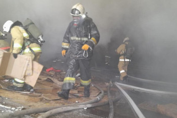 Цех по переработке макулатуры сгорел в Шымкенте