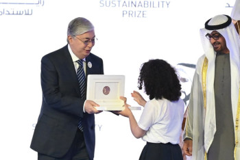 Фотография к новости: Президент Казахстана вручил три миллиона долларов школе из Колумбии