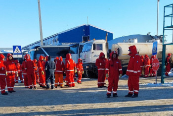 Фотография к новости: На западе Казахстана работники нефтегазовой компании вышли на забастовку