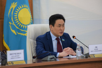 Экс-полицейский оформлял кредиты на потерпевших — в мажилисе рассказали детективную историю