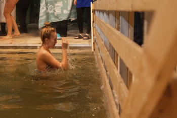 Фотография к новости: "Пусть это будет началом изменений в жизни". Как проходят крещенские купания в Астане