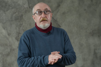 Фотография к новости: В Алматы разыскивают напавших на квартиру журналиста Вадима Борейко