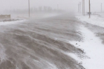 Фотография к новости: Низовая метель: штормовое предупреждение объявили в четырёх регионах