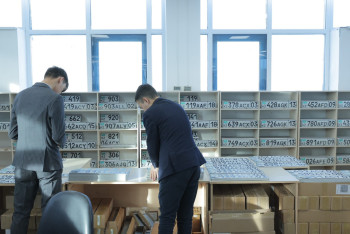 Фотография к новости: Первый астанчанин легализовал свое авто. Как это было