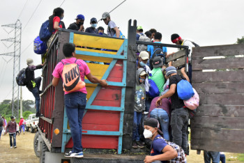 Десятки казахстанцев-нелегалов в США обращаются за помощью к дипломатам МИД РК