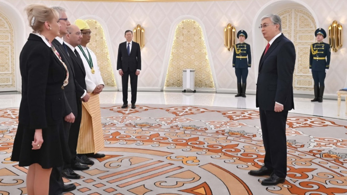 Токаев поздравил послов нескольких государств с официальным началом дипмиссии в Казахстане