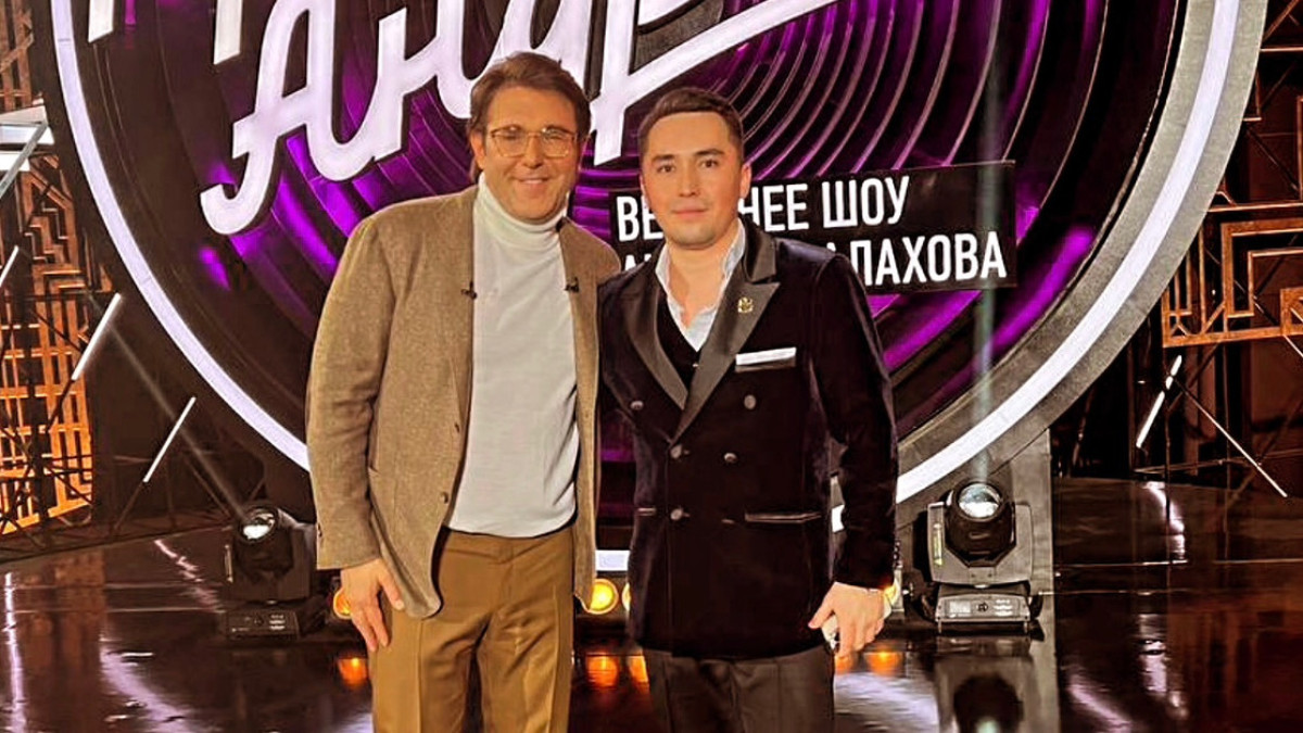 Военный из Казахстана удивил своим голосом гостей шоу "Привет, Андрей"