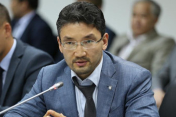 Фотография к новости: Есть все шансы "подвинуть" действующие партии - Ошакбаев о "Байтак" и Respublica