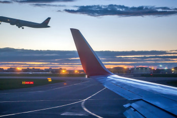 Фотография к новости: Пьяного жителя Шымкента сняли с рейса за скандал в самолёте