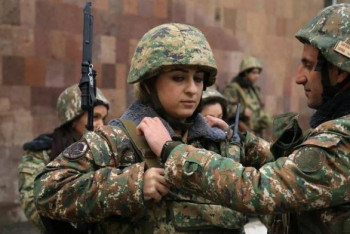 Фотография к новости: Ввести срочную службу в армии для женщин планируют в Армении