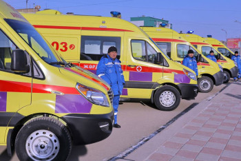 Фотография к новости: Ключи от новых карет скорой помощи вручили медикам Улытау