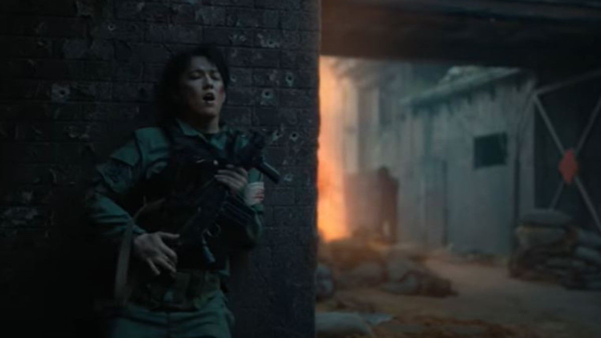 кадр из клипа  "The Story of One Sky"