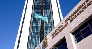 Большинство казахстанцев выступает за многопартийный Мажилис