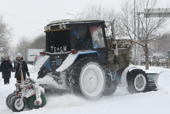 Фотография к новости: В ВКО при уборке снега повредили памятник воинам, погибшим в годы Великой Отечественной войны