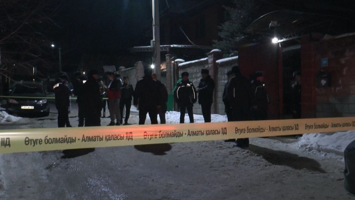 В Алматы мужчина застрелил из ружья свою супругу, а затем покончил с собой