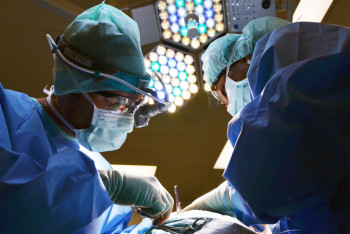 Фотография к новости: В Актау мужчине, на которого сбросили диван на голову, заменили позвоночник