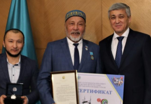 Фотография к новости: Токаев отметил заслуги 73-летнего спортсмена из Карагандинской области