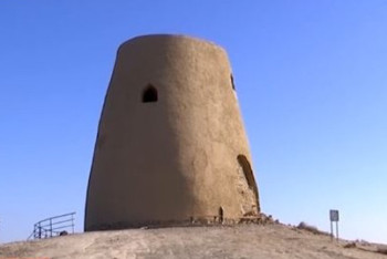 Фотография к новости: Средневековая башня начала разрушаться после реставрации в Туркестанской области