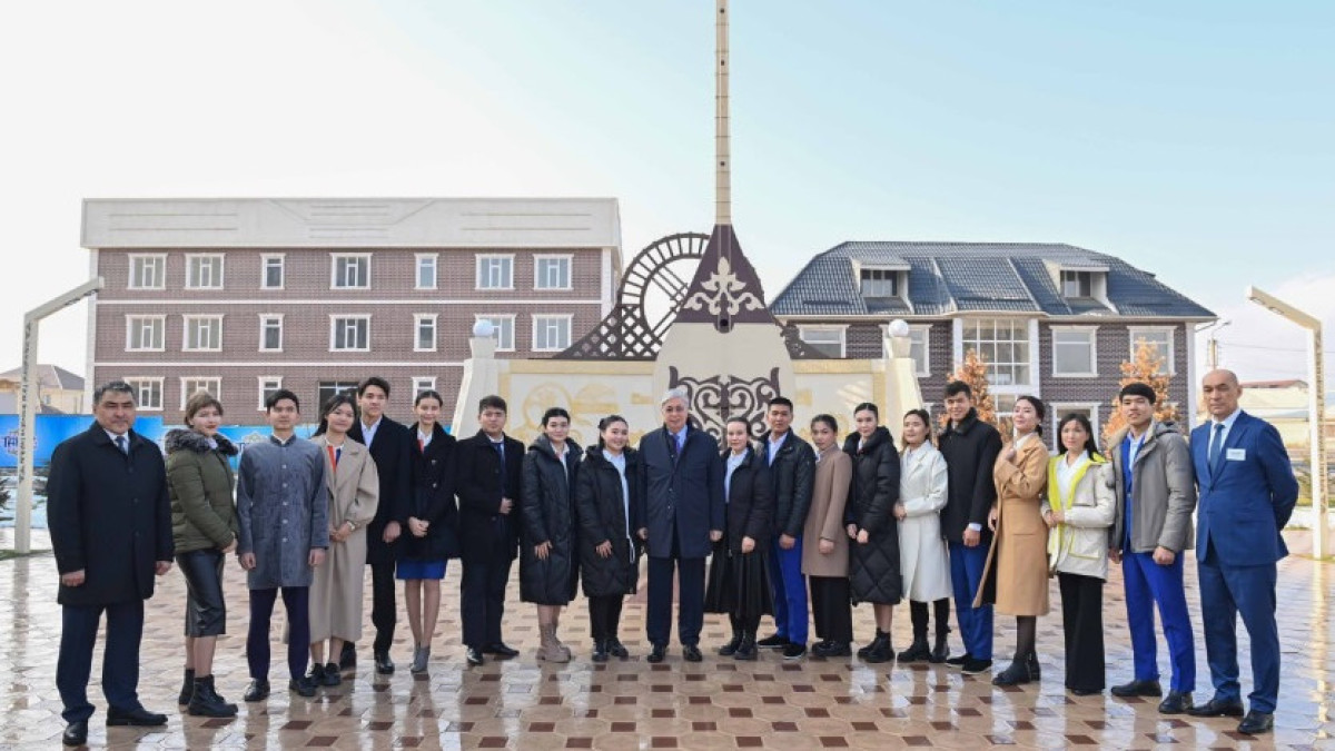 Глава государства посетил Дом студентов в Таразе