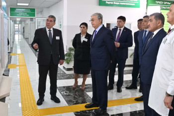 Фотография к новости: Президенту показали новую сельскую поликлинику в Жамбылской области