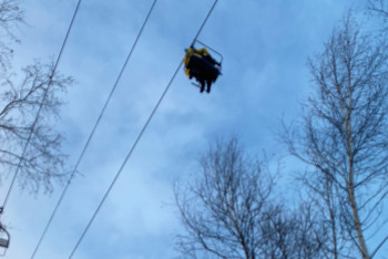 Фотография к новости: Туристы застряли на канатной дороге горнолыжного курорта в Баянауле