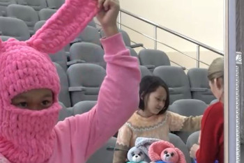 Фотография к новости: Трендовые балаклавы научили вязать детей казахстанских военных