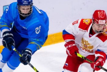 Фотография к новости: Казахстанские юноши обыграли женскую сборную России по хоккею