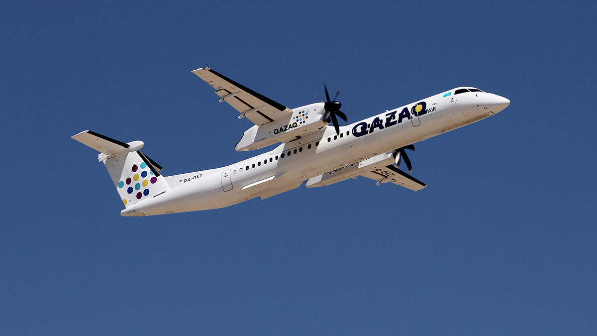 Самолёт Qazaq Air совершил экстренную посадку в Атырау