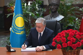 Фотография к новости: Касым-Жомарт Токаев посетил посольство Турции в Казахстане